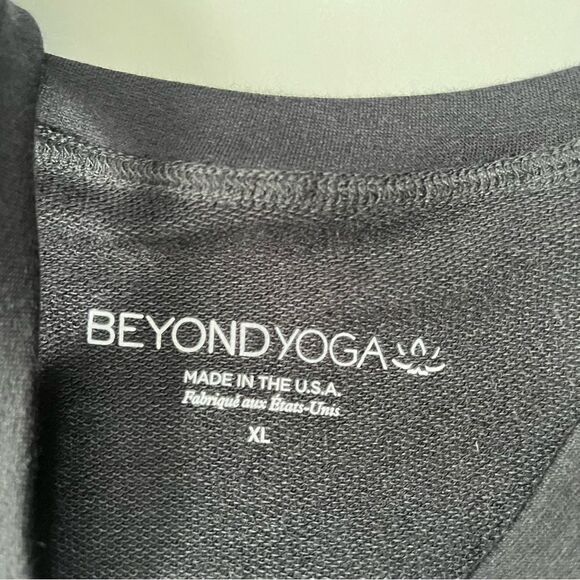 Beyond Yoga NWT Cold Shoulder Ruffle Top XL - Picture 8 of 9